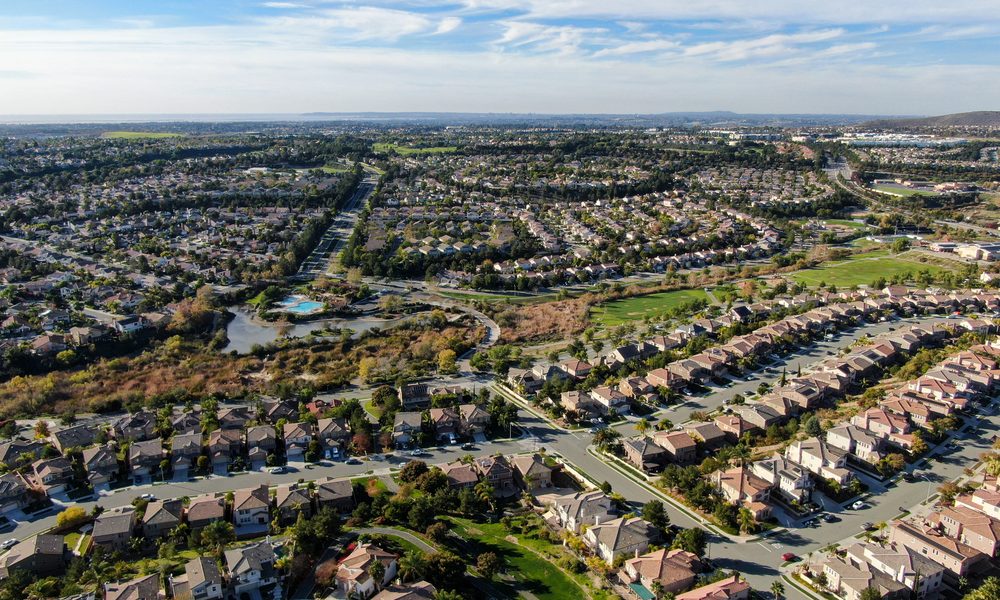 Firmy dostarczają wieloraki arsenał pokryć dachowych, wykonanych z rozmaitych półproduktów o perfekcyjnych specyfikach.